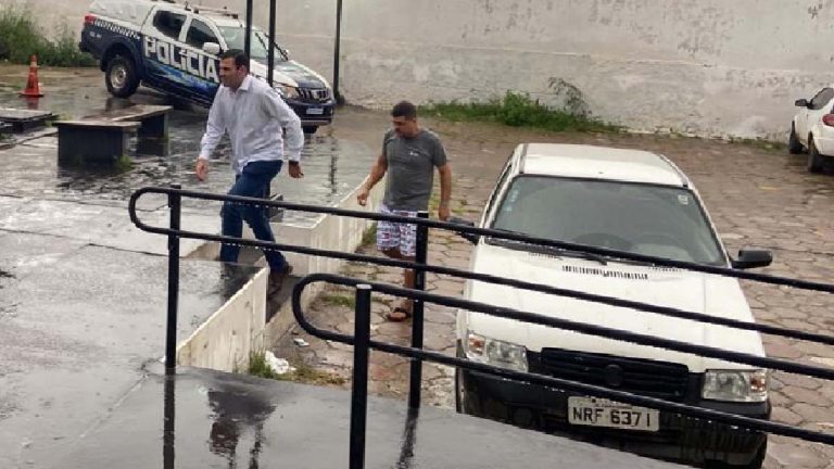 Procurado pela Polícia, suspeito de atentados se entrega na delegacia de Corumbá