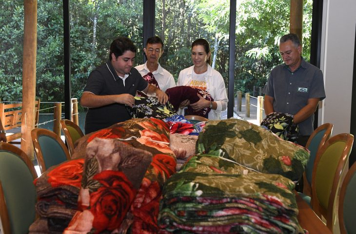 Campanha “Seu Abraço Aquece” inicia entregas e continua a receber doações