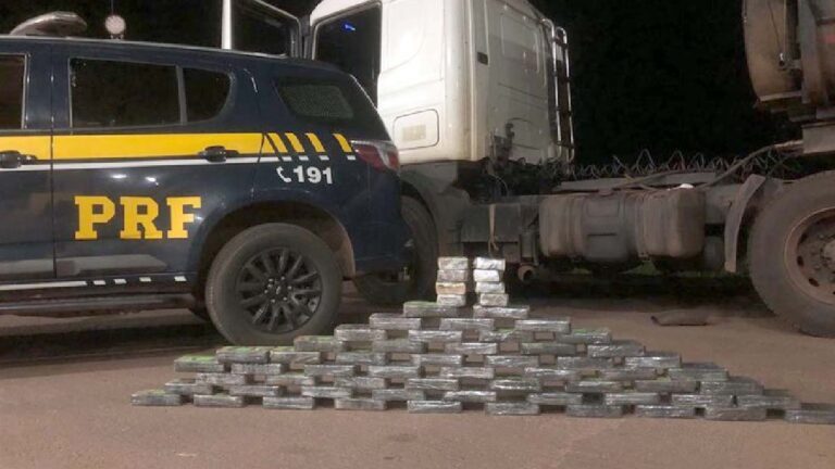 PRF apreende 61 Kg de cocaína em caminhão carregado com minério de ferro