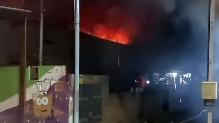 Incêndio consome residência na região central de Corumbá