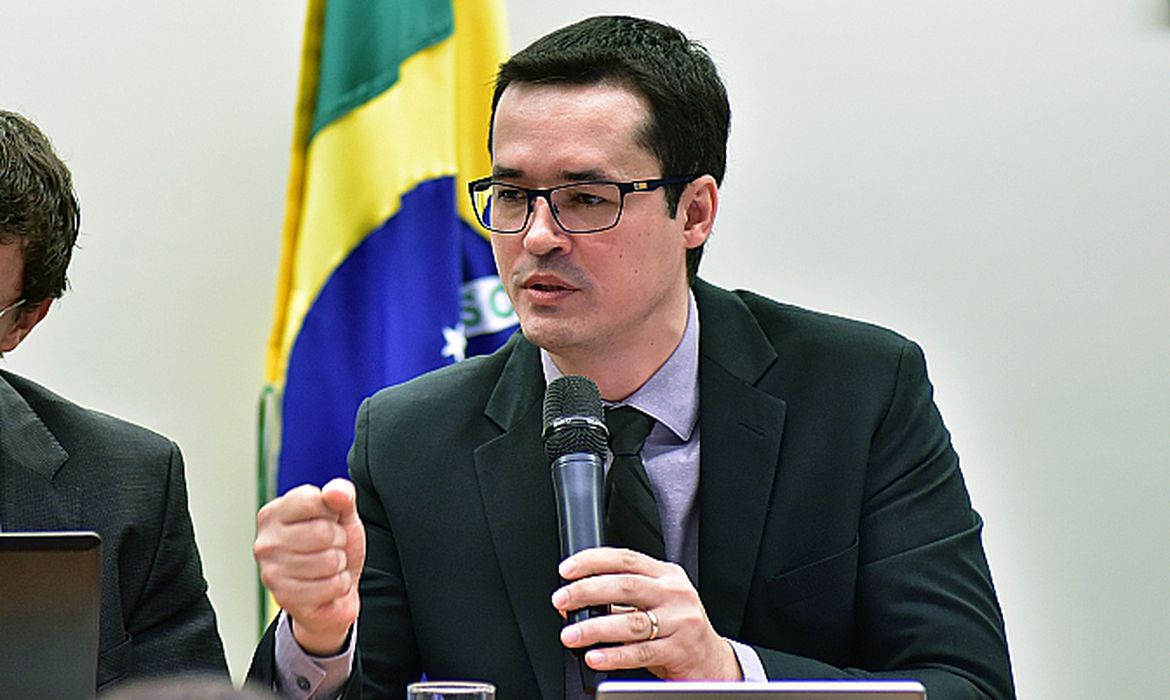 o procurador da republica deltan dallagnol participa de audiencia publica na camara