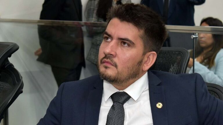 Assessora do deputado Rafael Tavares é alvo da PF por envolvimento em atos golpistas