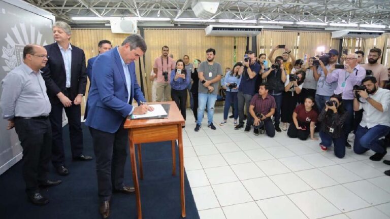 Governador lança plano de qualificação com custeio de habilitações “D” “E” para motoristas em MS