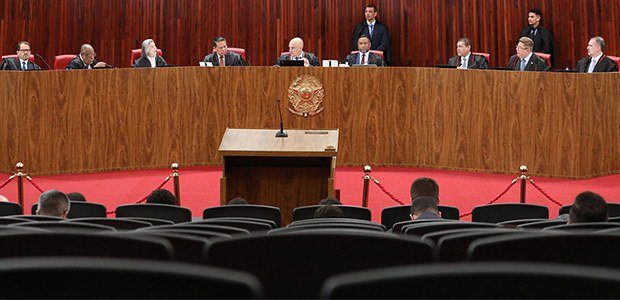 Por 5 votos a 2, TSE torna Bolsonaro inelegível por oito anos