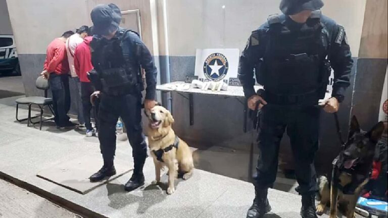 Fiscalização no Posto Esdras prende três bolivianos com 2,5 kg de droga