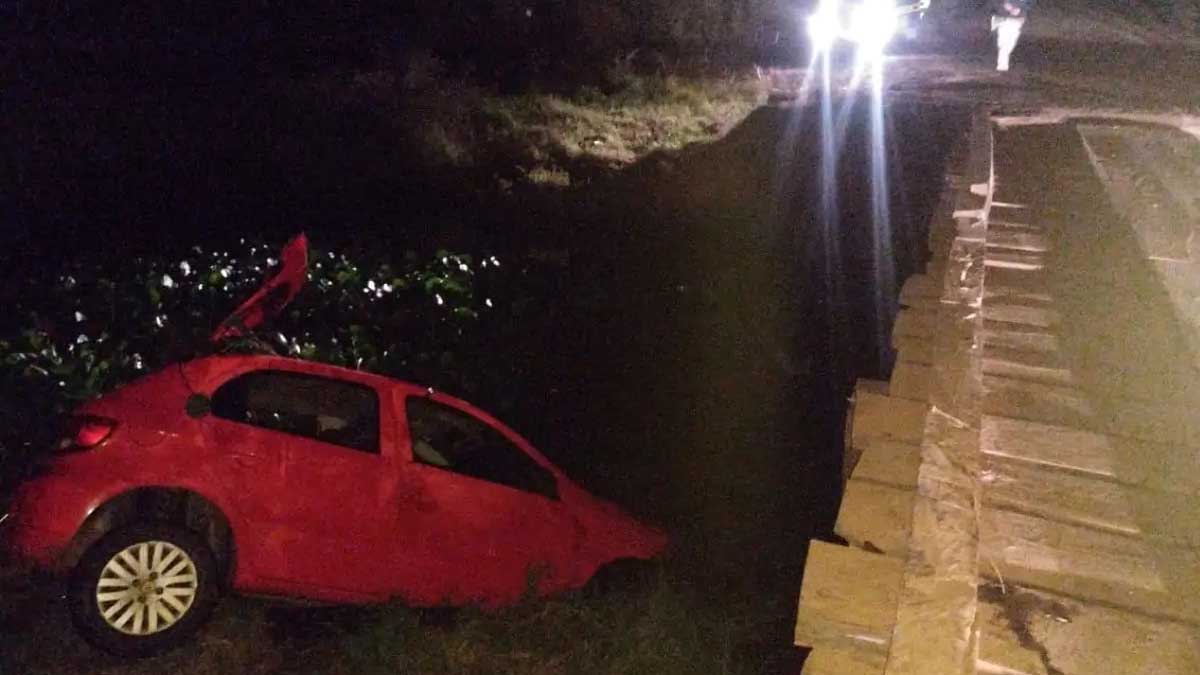 Leia mais sobre o artigo Casal morre afogado após carro cair de ponte em Aquidauana