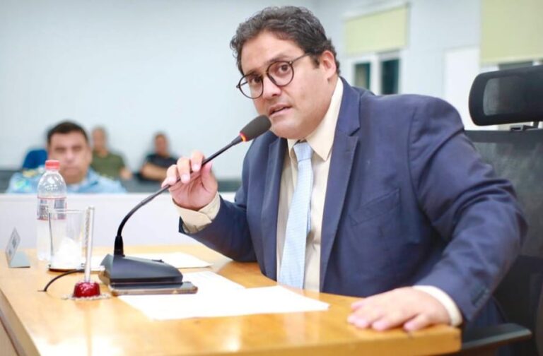 Vereador solicita informações sobre funcionários e salários da Santa Casa de Corumbá