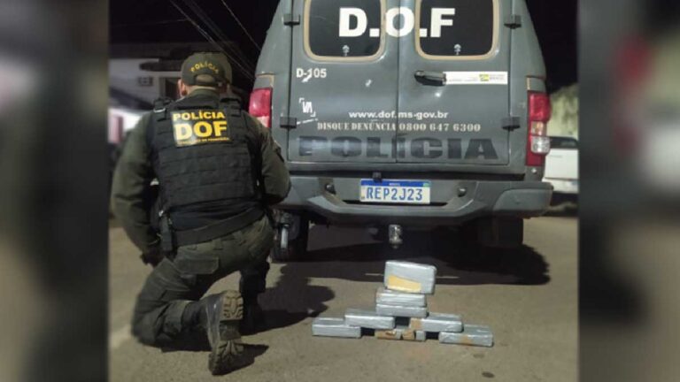 DOF prende duas bolivianas com mais de 8 quilos de cocaína em ônibus