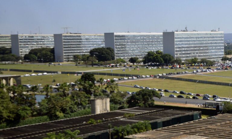 reajuste de servidores federais foi confirmado pelo governo