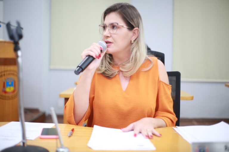 Vereadora questiona secretário de Saúde sobre regulação de vagas para pacientes de Corumbá