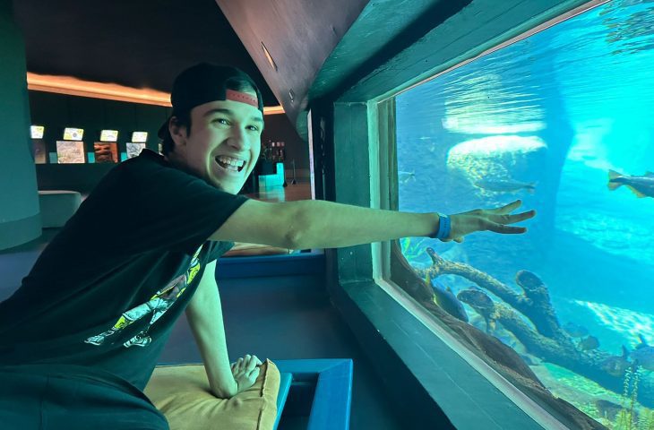 Família realiza viagem de 20 horas para filho autista conhecer Bioparque Pantanal