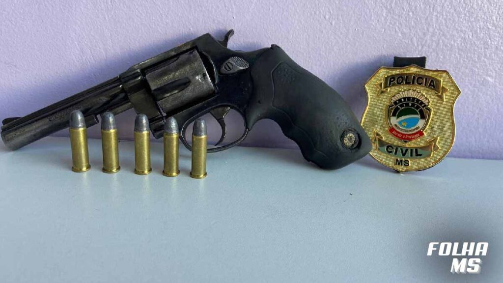 Polícia apreende arma usada por homem para ameaçar mulher em Corumbá 1 arma de fogo 1 arma