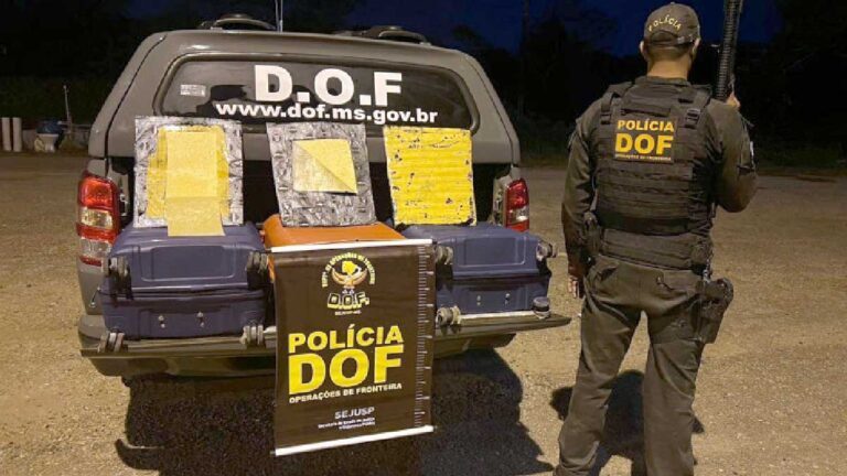 Dupla é presa com mais de 6 quilos de pasta base em ônibus que saiu de Corumbá