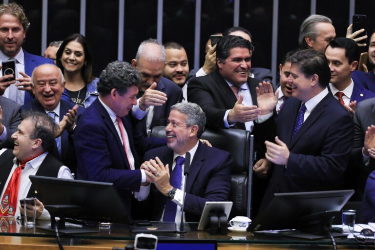 Câmara aprova PEC da reforma tributária