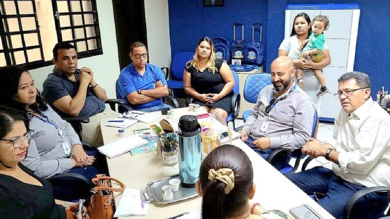 Após pedido de vereador moradores de Maria Coelho são recebidos na prefeitura