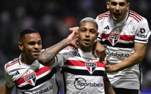 Leia mais sobre o artigo São Paulo vence Palmeiras de virada e avança à semifinal da Copa do Brasil