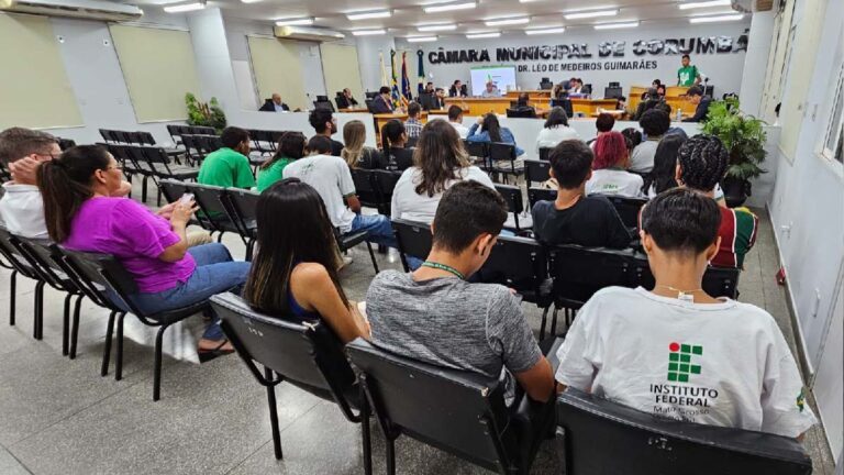 Estudantes do IFMS participam de sessão e fazem reivindicações aos vereadores