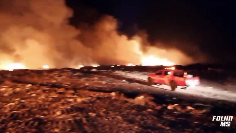 Incêndio atinge lixão e mobiliza equipes do Corpo de Bombeiros em Corumbá