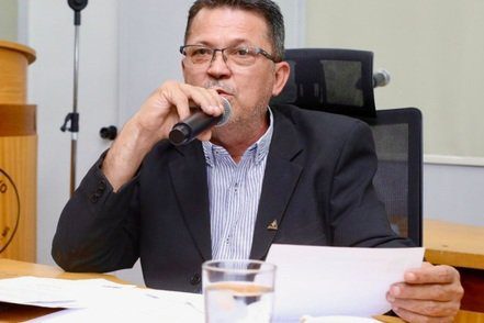 Vereador busca melhorias para atender a comunidade do Bairro Industrial
