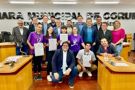 Equipe da Academia Patrícia Gonzales é homenageada pela Câmara de Corumbá