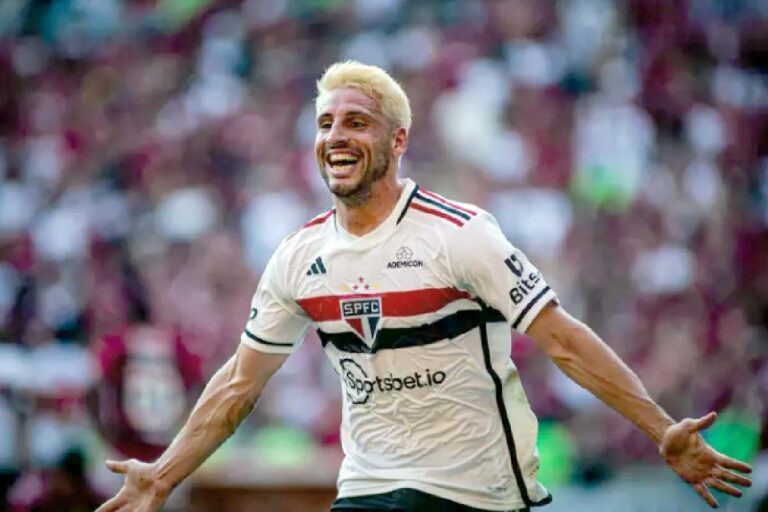 São Paulo vence Flamengo no Maracanã e sai na frente na final da Copa do Brasil