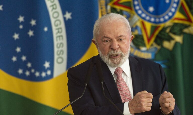 Lula deve visitar Corumbá para avaliar combate aos incêndios no Pantanal