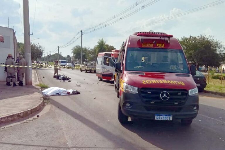 Mulher morre em acidente de moto