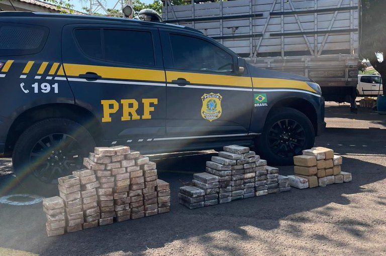 PRF apreende 128 Kg de cocaína e 16 Kg de skunk na BR-262