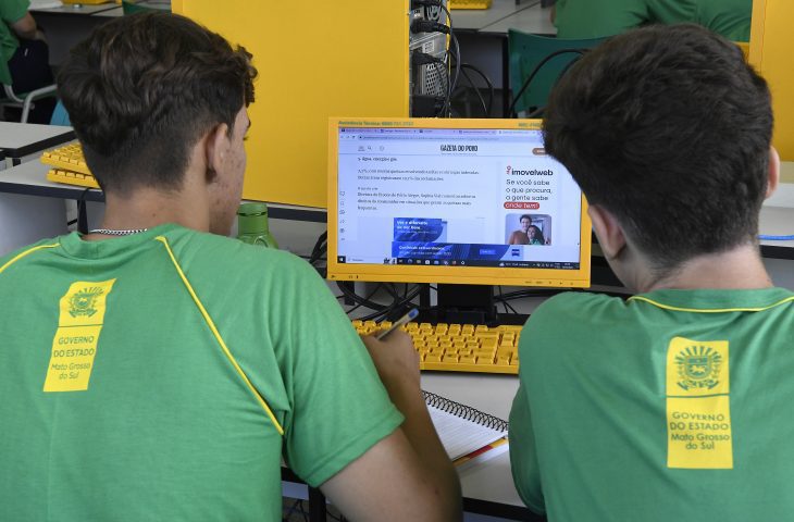 Formação para o mercado de trabalho ajuda alunos da rede estadual a garantir primeiro emprego