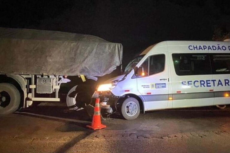 colide com carreta