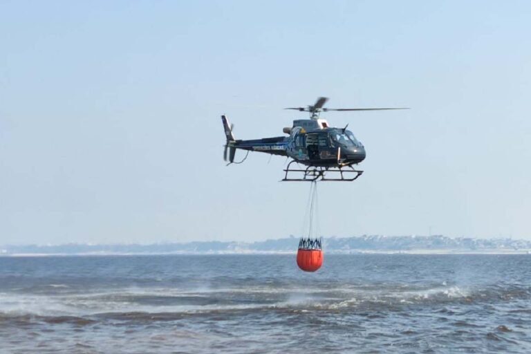 Helicóptero do Governo de MS atua no combate aos incêndios florestais no Amazonas