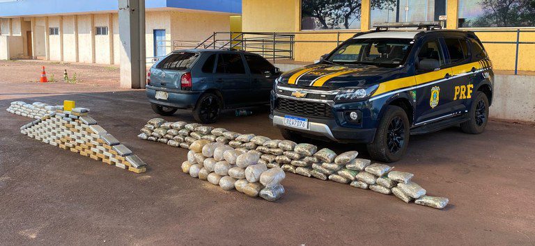 Motorista foge em abordagem e abandona comparsa com mais de 100 Kg de drogas na BR-262