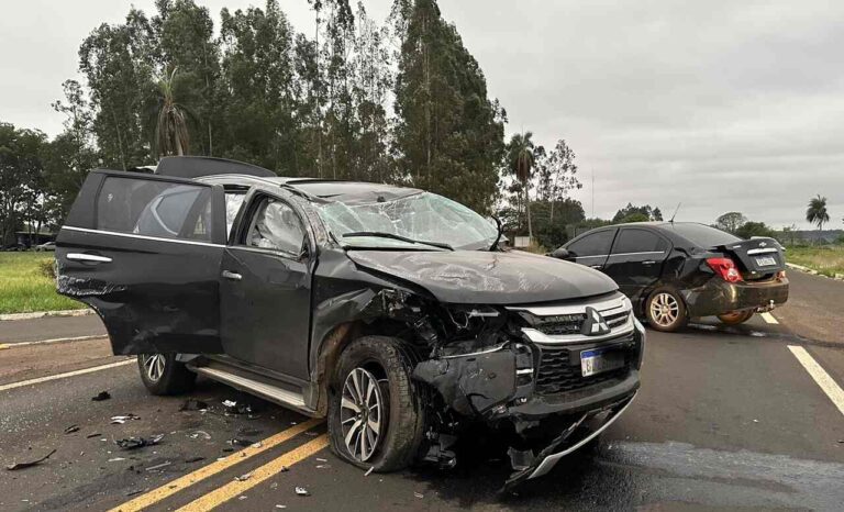 Acidente entre dois carros deixa cinco feridos em rodovia de MS