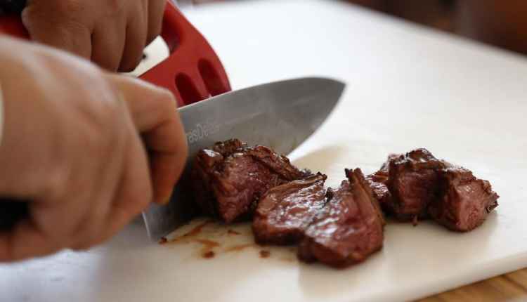 Homem morre após engasgar com pedaço carne em Campo Grande
