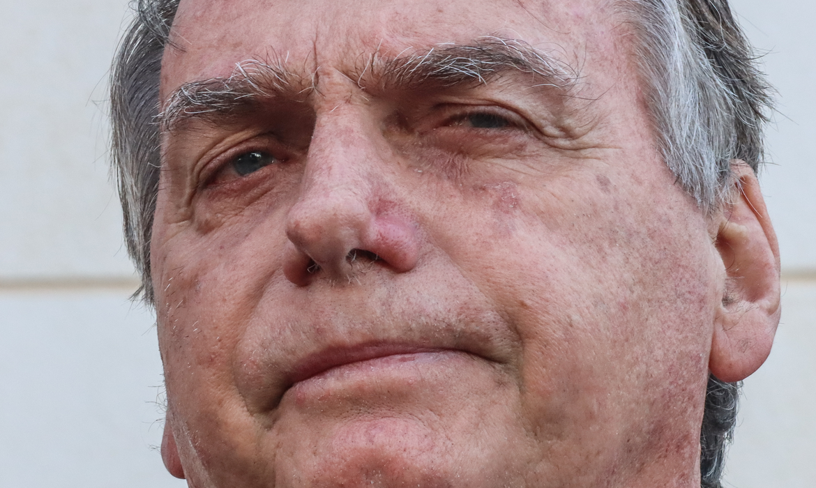 Você está visualizando atualmente Bolsonaro é condenado a indenizar jornalistas por danos morais