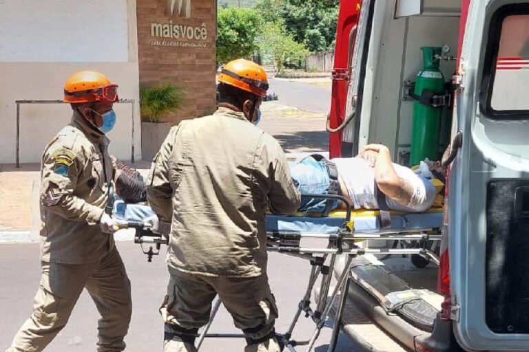 Motoqueiro fica ferido em colisão com carro no bairro Universitário
