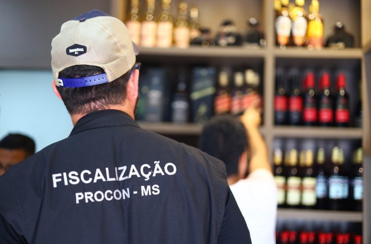 Operação do Proncon-MS apreende mais de 150 mil em bebidas falsificadas em Campo Grande