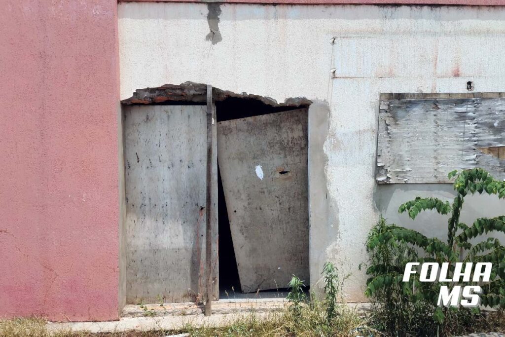 Anunciada como "presente" de aniversário, obra em UBS está abandonada em Corumbá 2 paulo maissato1 UBS