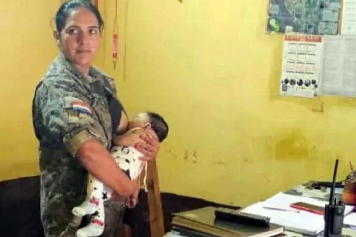 Você está visualizando atualmente Policial comove as redes sociais ao amamentar bebê após mãe se acidentar no Paraguai