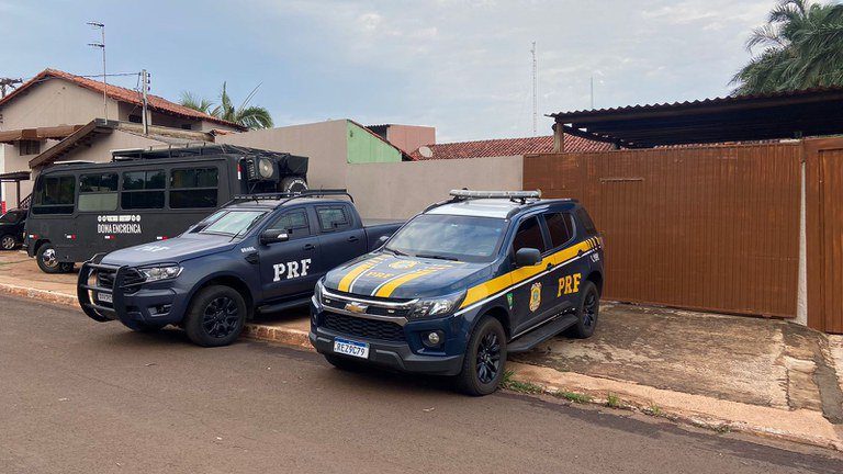 Operação da PRF e Polícia Civil em Terenos prende três por tráfico de drogas e apreende menor