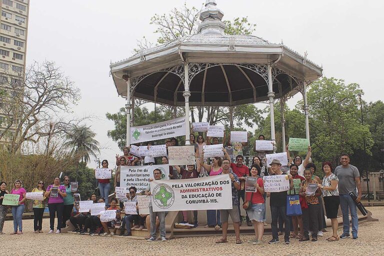 Profissionais de Educação suspendem greve e aguardam votação das reivindicações na Câmara