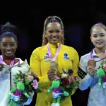 Rebeca Andrade supera Simone Biles e conquista o ouro no salto no Mundial de Ginástica