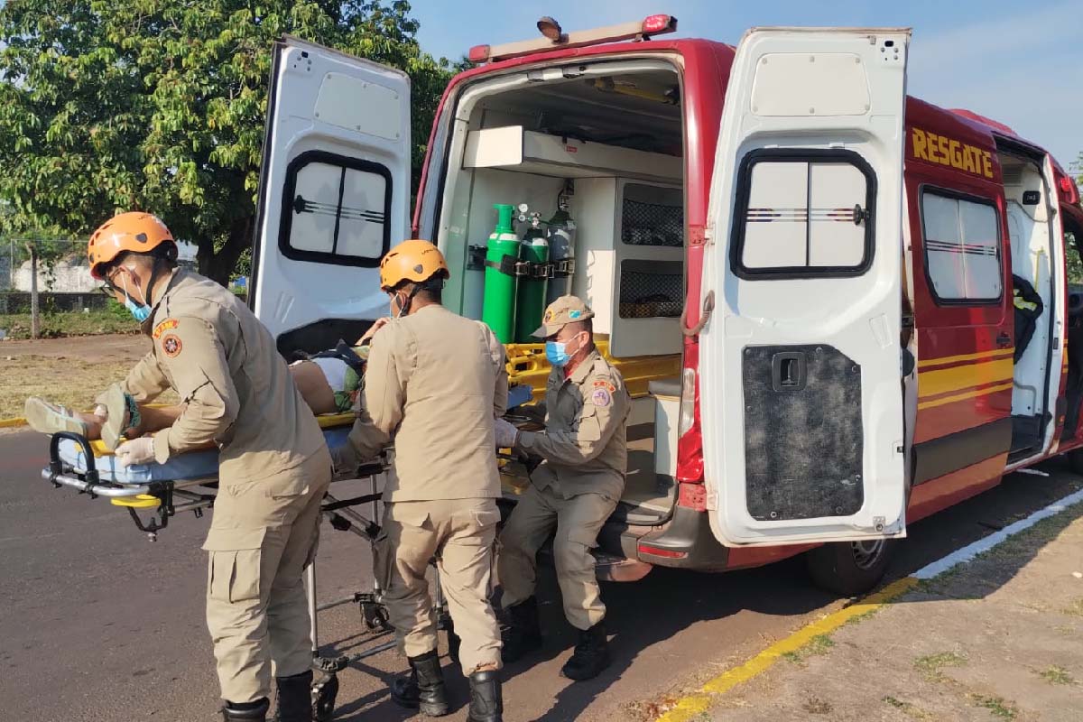 Você está visualizando atualmente Acidente de trânsito envolvendo carro e moto deixa mulher ferida no bairro Universitário