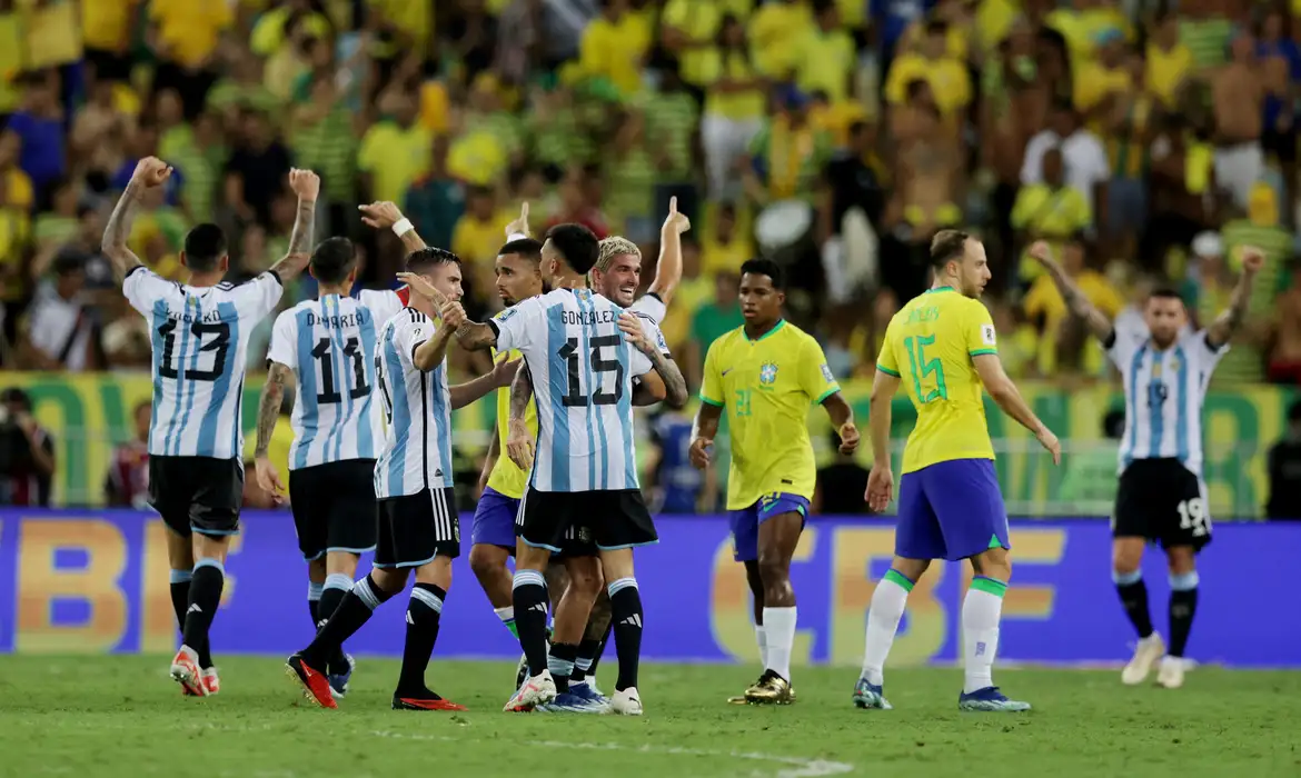 Leia mais sobre o artigo Eliminatórias: Brasil perde de 1 a 0 para Argentina no Maracanã