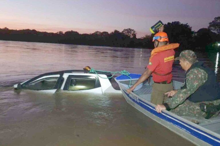 Motorista desaparece após caminhonete cair no Rio Taquari em Coxim