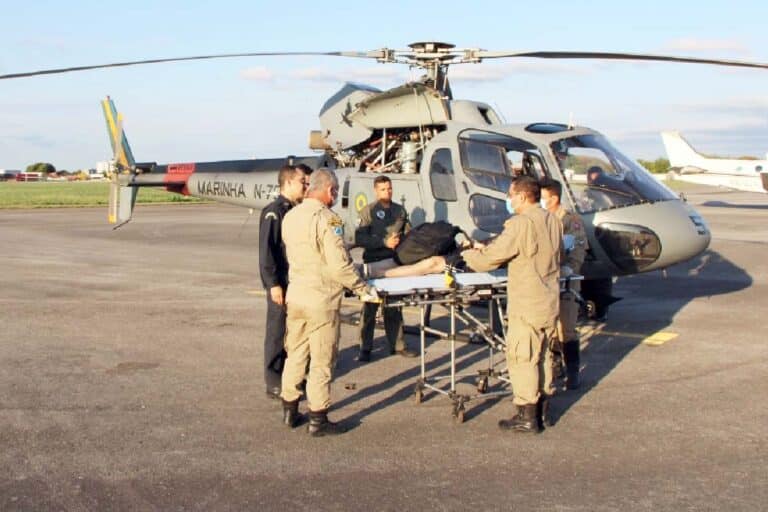 Marinha do Brasil resgata jovem com crise renal no Pantanal