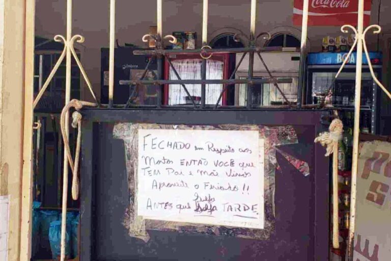 Conveniência fecha no Dia de Finados e deixa recado sobre o amor em vida