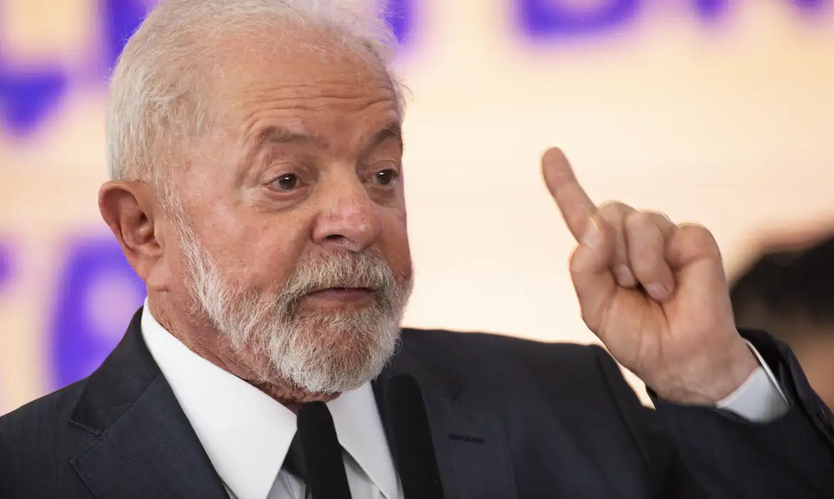 Você está visualizando atualmente Lula assina medidas para igualdade racial