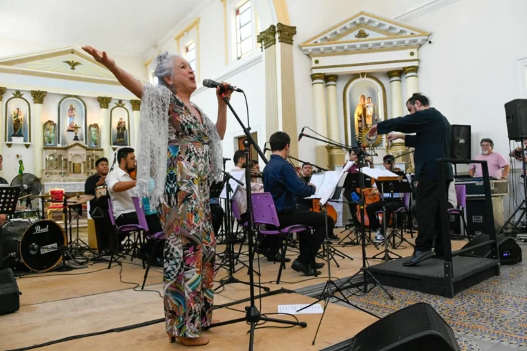 Tetê Espíndola e Orquestra de Câmara do Pantanal brilham na Catedral em Corumbá