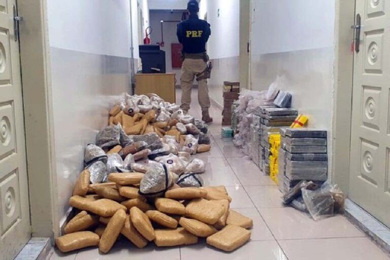 PRF apreende mais de 400 Kg de drogas em caminhão na BR-262